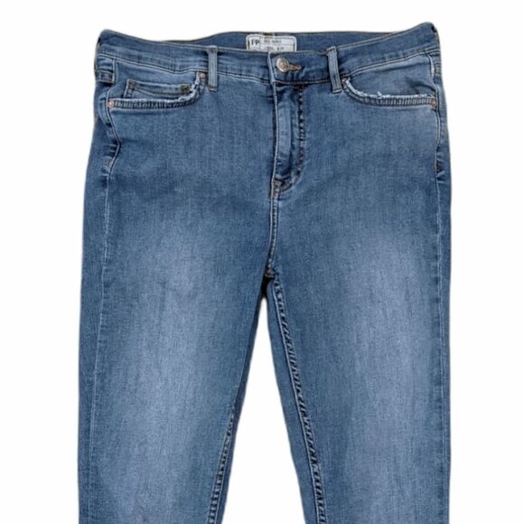 Free People Women's Distressed Knees Skinny fit Size 29 - Picture 5 of 10